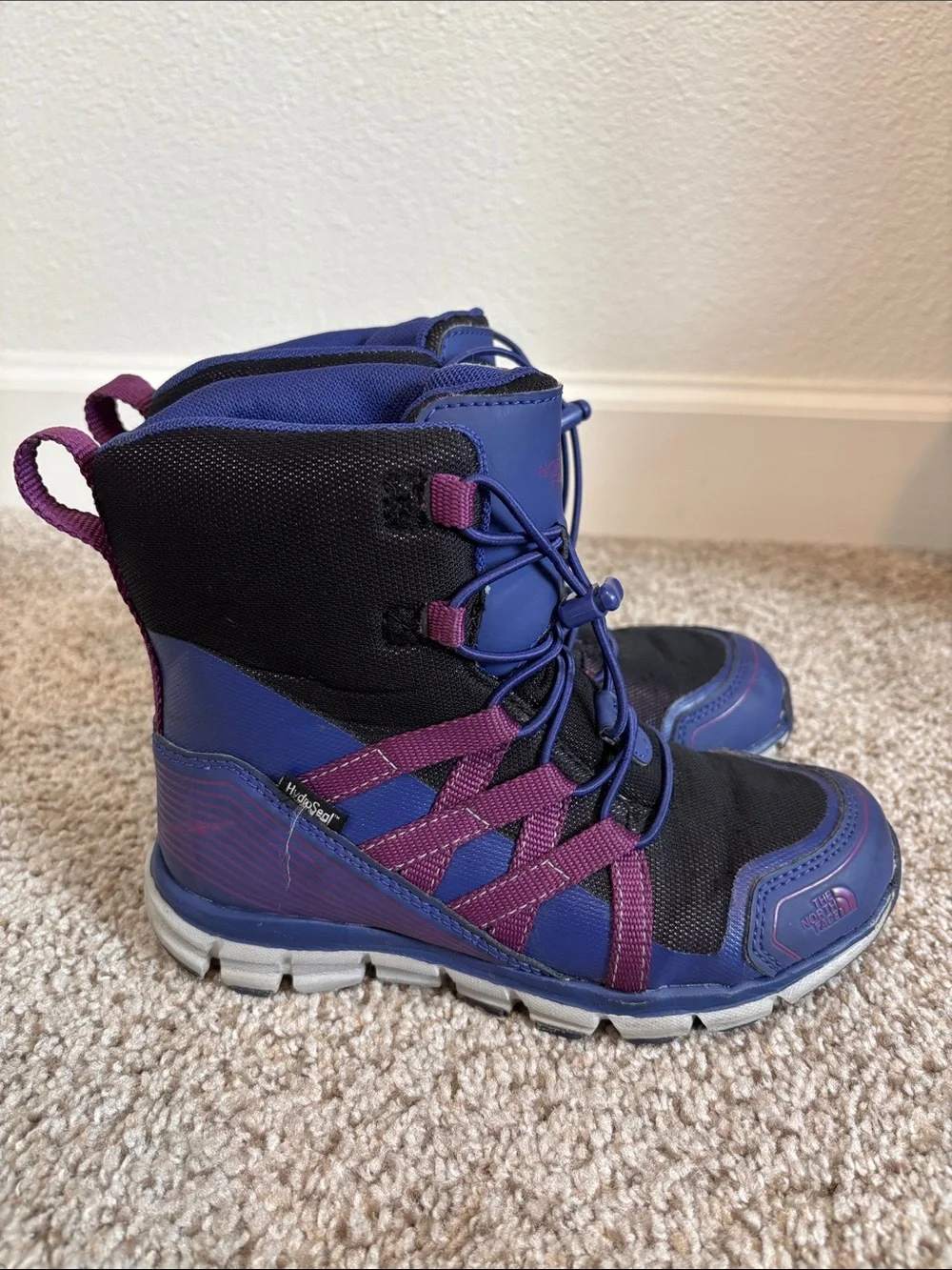 The North Face Junior Winter Sneakers Insulated Waterproof Size 1 Purple Black
